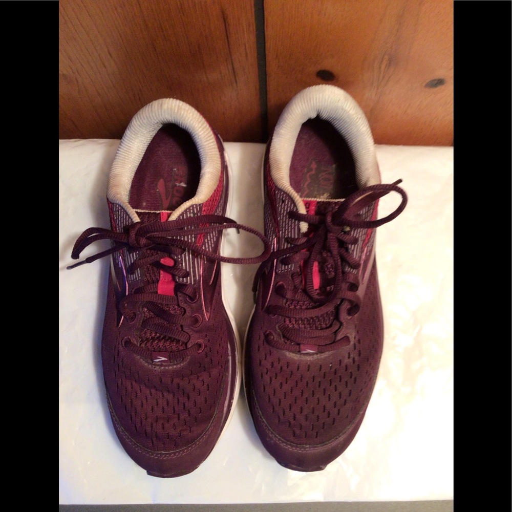 Brooks Dyad Sneakers